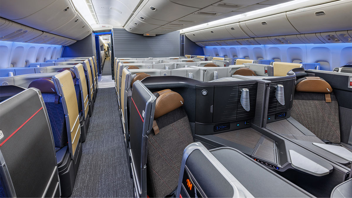 Flagship Suite thực tế trên American Airlines Boeing 777-300ER