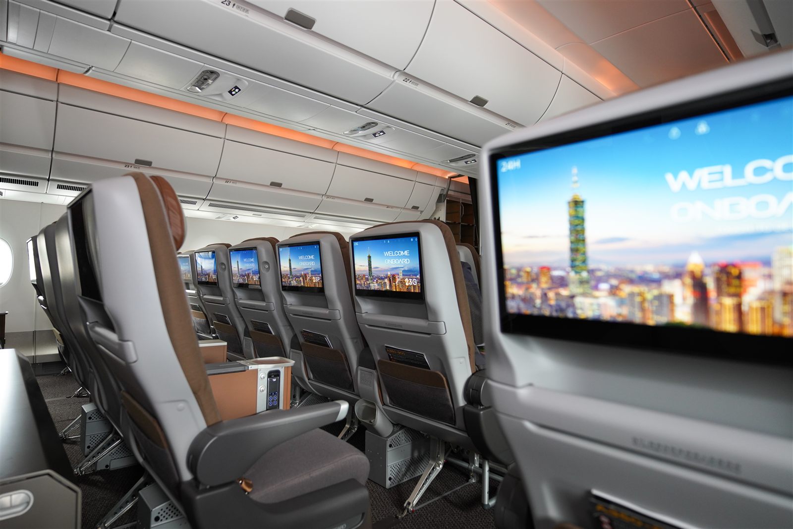 Premium Economy Class thực tế trên STARLUX Airbus A350-900