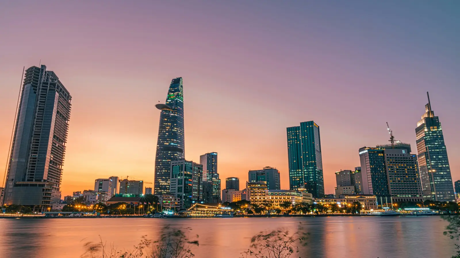 Vé máy bay đi Hồ Chí Minh giá tốt