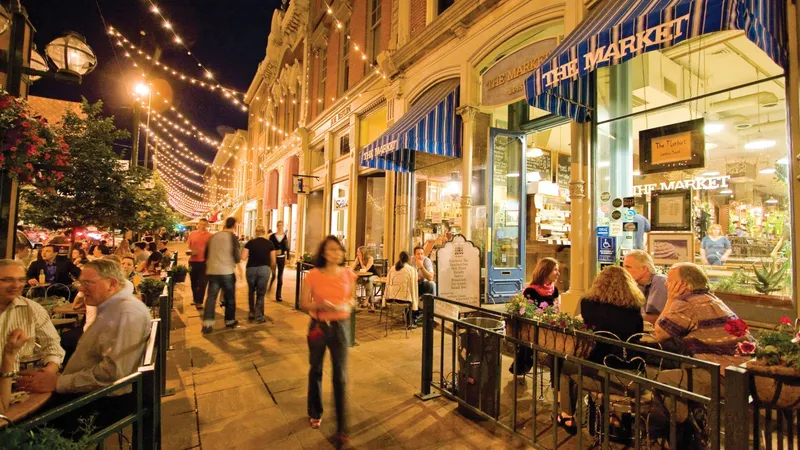 Dùng bữa tối tại quán ăn trên đường phố Denver